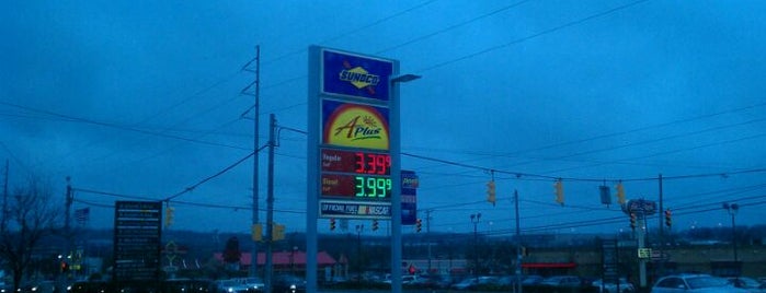 APlus at Sunoco is one of Leandroさんのお気に入りスポット.