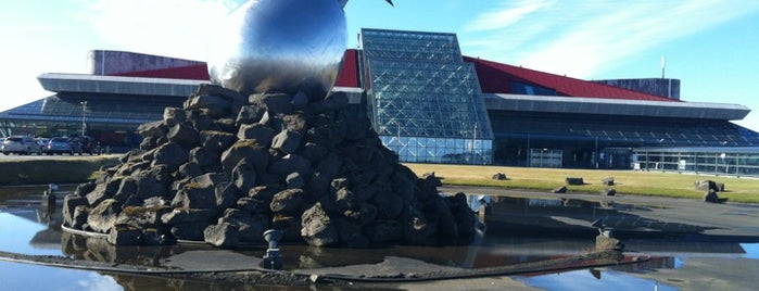 Aeroporto Internacional de Queflavique (KEF) is one of Iceland Trip.