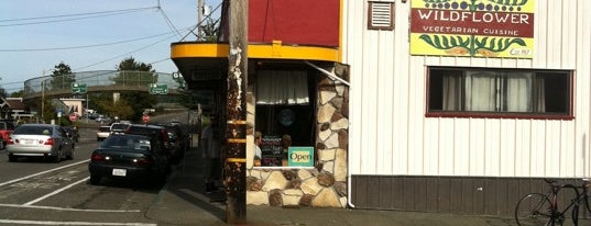 Wildflower Cafe is one of Debraさんのお気に入りスポット.
