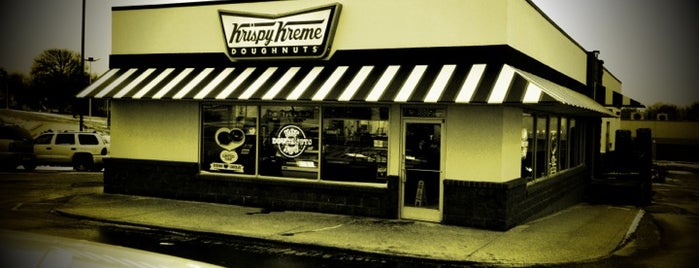 Krispy Kreme Doughnuts is one of สถานที่ที่ Becky Wilson ถูกใจ.