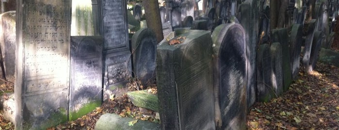 Jewish Cemetery is one of Waw to do.