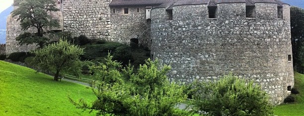 Schloss Vaduz is one of Orte, die Korhan gefallen.