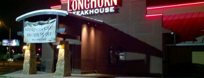 LongHorn Steakhouse is one of Orte, die Charles gefallen.