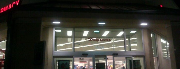 Walgreens is one of Colinさんのお気に入りスポット.