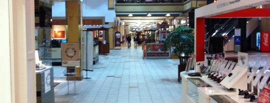 Valley Mall is one of Kelly : понравившиеся места.