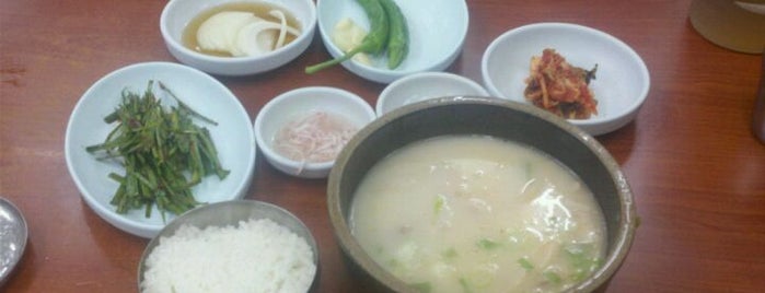 쌍둥이돼지국밥 is one of 부산 맛집.