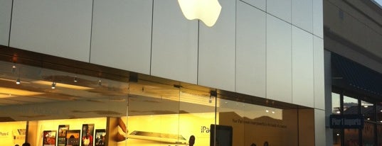 Apple The Promenade Shops at Briargate is one of Neilさんのお気に入りスポット.