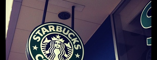 Starbucks is one of 夜中まで開いてるスタバ.