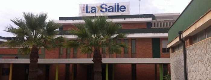 La Salle is one of Pabellones.