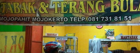 Martabak & Terang Bulan "Hok Lo Pan" - Mojokerto is one of Lokasi Makan di Mojokerto.