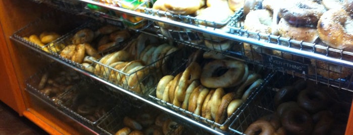 The Bagel Basket is one of Jackieさんの保存済みスポット.