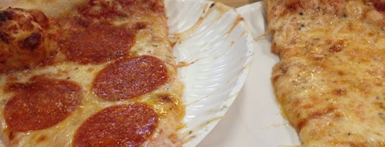 Napolitano's Brooklyn Pizza is one of Posti salvati di Beril.
