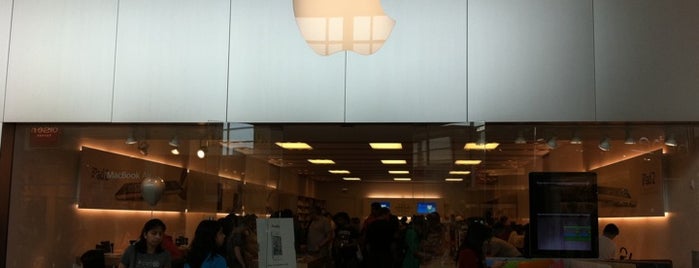 Apple Yorkdale is one of Apple Stores in Toronto Area.