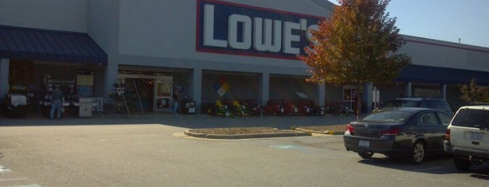 Lowe's is one of Tempat yang Disukai Sam.