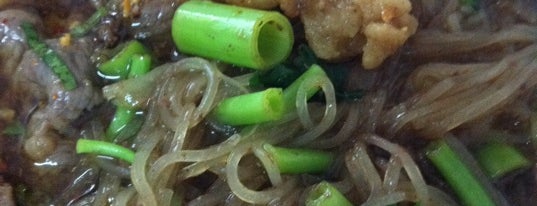 Thongkam Noodle is one of Bangkok Foodie.