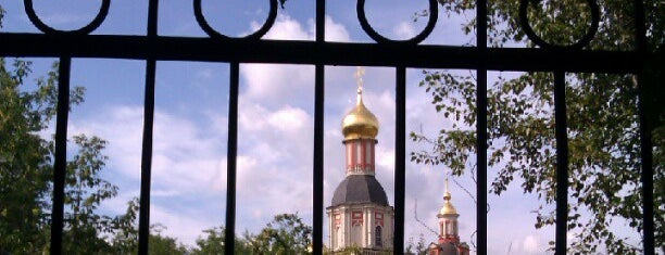 Храм Живоначальной Троицы в Усадьбе Свиблово is one of Храмы Москвы.