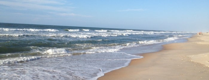 Topsail Beach is one of Tempat yang Disukai Lauren.