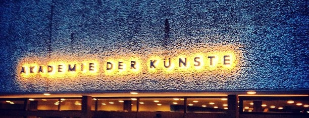 Akademie der Künste is one of Berliner Museen.
