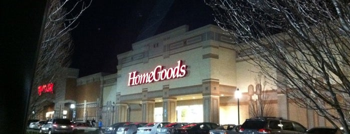 HomeGoods is one of Lugares favoritos de Cathy.