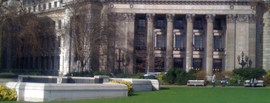 Trinity Square Gardens is one of Locais curtidos por Adrian.