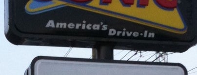 SONIC Drive In is one of Lugares favoritos de Michael.