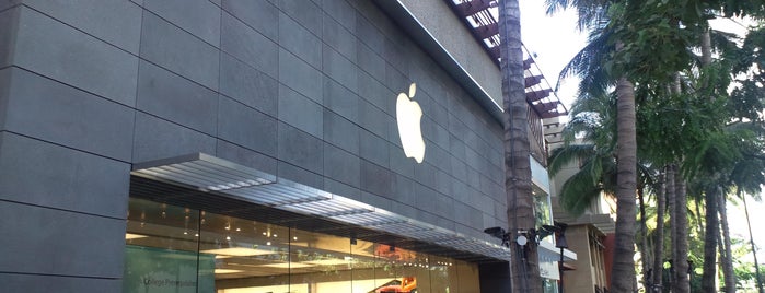 Apple Royal Hawaiian is one of 20 Most Beautiful Apple Stores in the World.