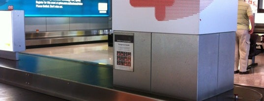 T3 Baggage Claim is one of Locais curtidos por Jonathan.