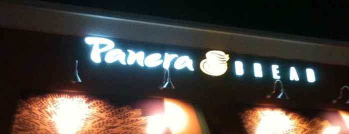 Panera Bread is one of Locais curtidos por Brett.