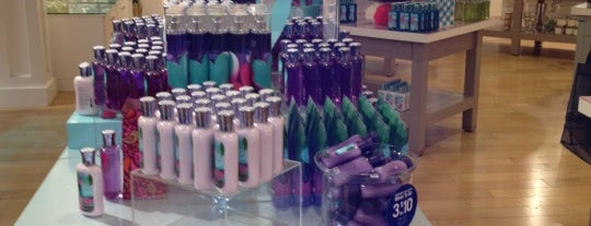 Bath & Body Works Outlet is one of Posti che sono piaciuti a Nancy.