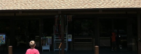 Bates Nut Farm is one of Jessicaさんの保存済みスポット.