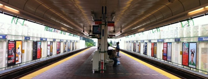Metrotown SkyTrain Station is one of Tempat yang Disimpan Tiffany.