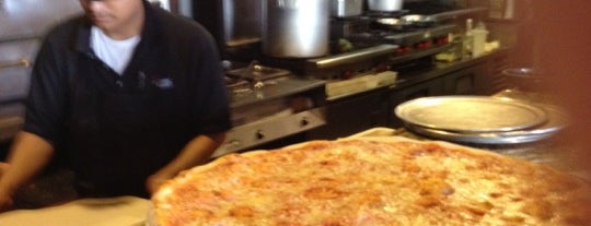 Russo's New York Pizzeria is one of Lugares favoritos de David.