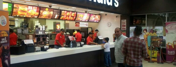 McDonald's is one of Lugares favoritos de Junni.
