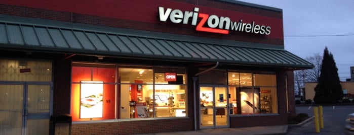 Verizon is one of สถานที่ที่ Emily ถูกใจ.