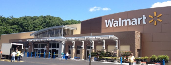 Walmart Supercenter is one of Locais curtidos por Richard.