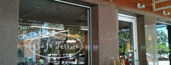 Café Terrace is one of Posti che sono piaciuti a Lívia.