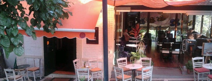 Izo Cafe is one of สถานที่ที่บันทึกไว้ของ doox.