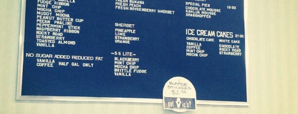 Vic's Ice Cream is one of สถานที่ที่ Ross ถูกใจ.