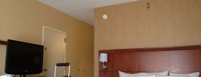Courtyard by Marriott Detroit Livonia is one of Lieux qui ont plu à Ross.