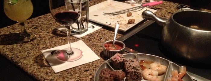 The Melting Pot is one of Lugares favoritos de Lori.