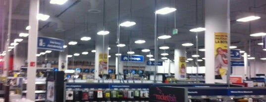 Best Buy is one of Locais curtidos por Jhalyv.