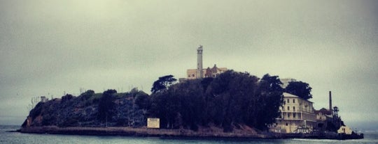 Isla de Alcatraz is one of California.