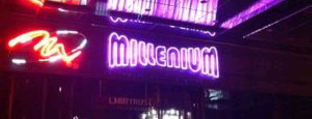 Milenium Club is one of Place Hanging.