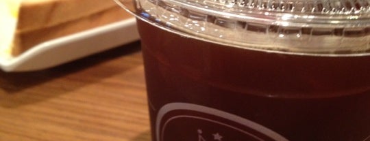 HOLLYS COFFEE is one of HOLLYS COFFEE (할리스).