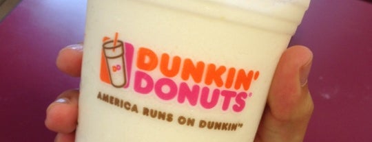 Dunkin' is one of Vihangさんのお気に入りスポット.