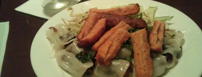 Lạc Việt Bistro (Lac Viet Bistro) is one of Ashlynさんのお気に入りスポット.