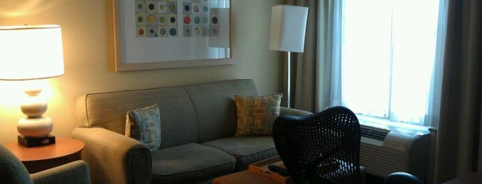 Homewood Suites by Hilton is one of Locais curtidos por Jenny.
