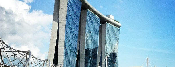 Marina Bay Sands Hotel is one of Qué visitar.