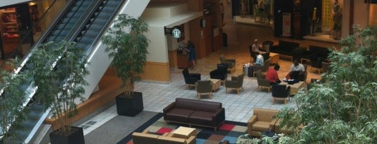 Northlake Mall is one of Lugares favoritos de Kevin.