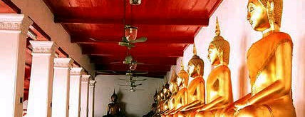 Wat Mahathat Yuwarajarangsarit Rajaworamahavihara is one of ไหว้พระ.
